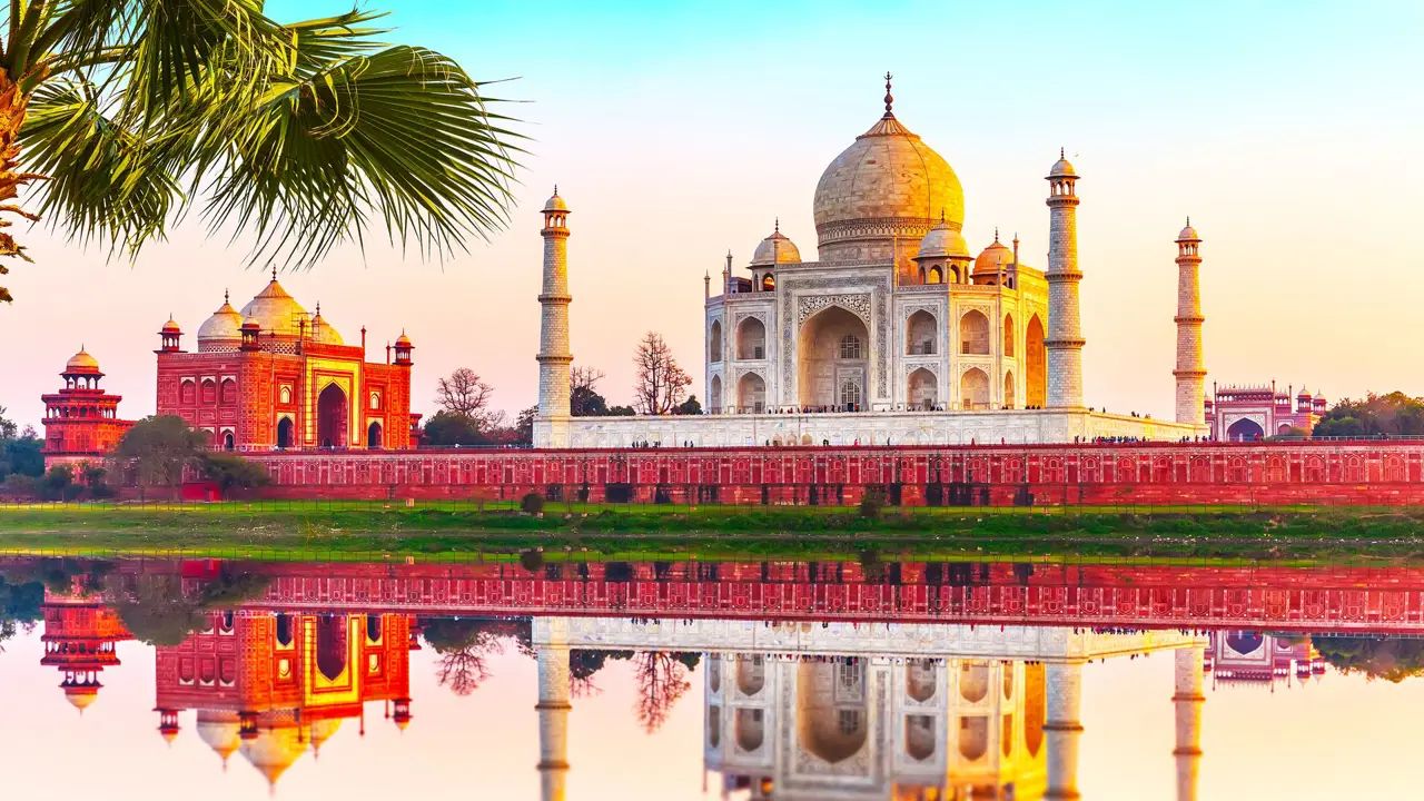Front view of the Taj Mahal in Agra, India