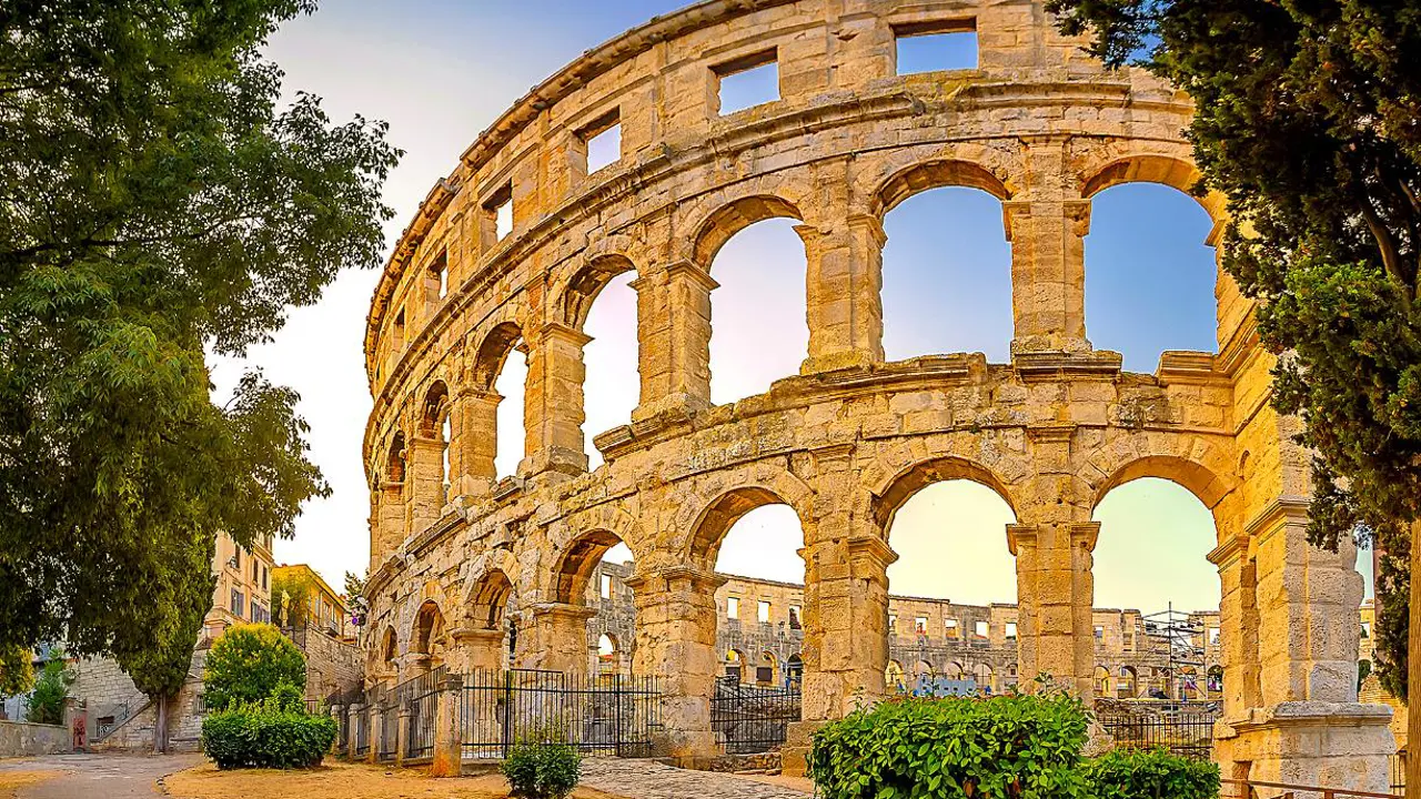 Roman amphitheatre, Pula