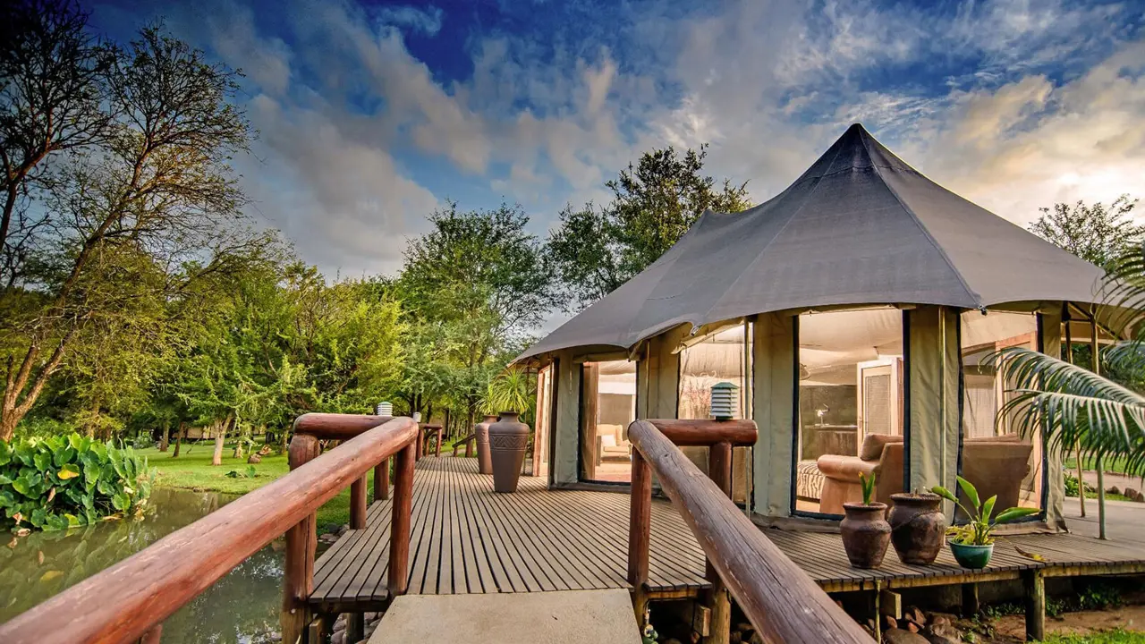 Chisomo Safari Camp, exterior